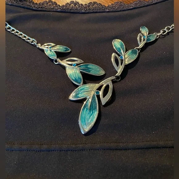 Silver Tone Necklace w/Blue Rhinestones Elegant Teal Flecked Leaf Short- Vintage - Picture 16 of 16